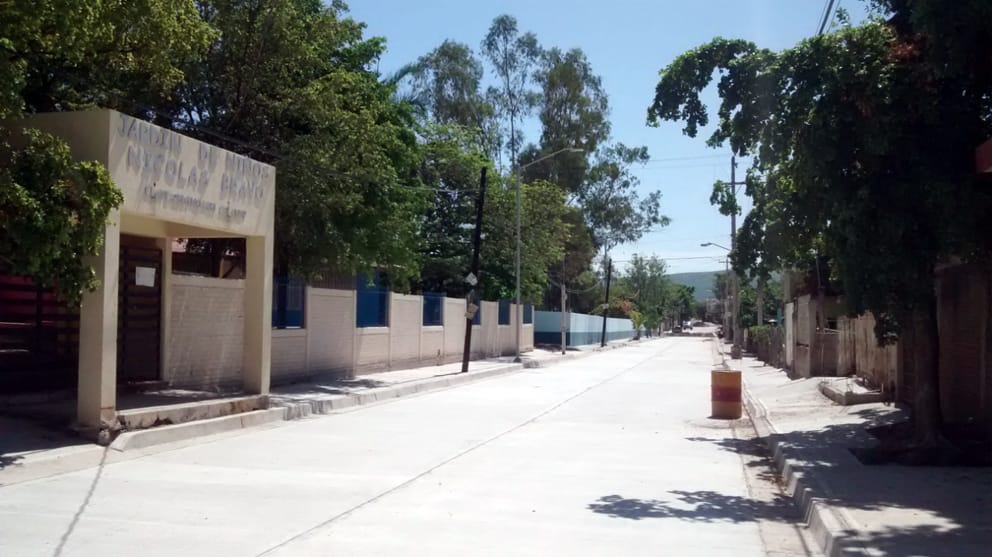 SinaloaSop's tweet photo. Calle Mina de Copala, en la Colonia Toledo Corro, de Culiacán luce imponente pavimentación. Una calle más que se suma al programa de pavimentación del Gobernador @QuirinoOC https://t.co/LzHFtOGzJp https://t.co/Fsi8zXHTIC