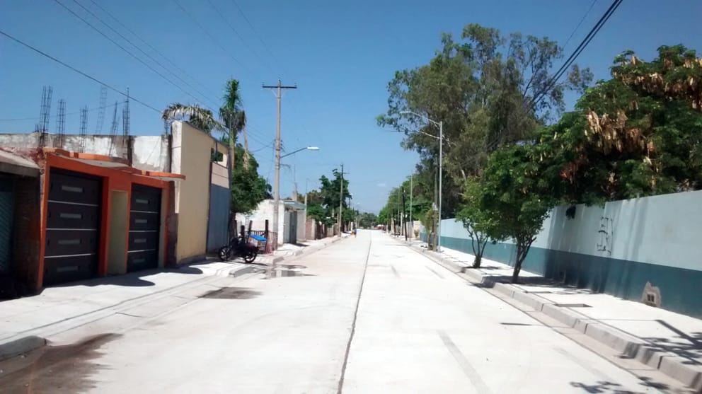 SinaloaSop's tweet photo. Calle Mina de Copala, en la Colonia Toledo Corro, de Culiacán luce imponente pavimentación. Una calle más que se suma al programa de pavimentación del Gobernador @QuirinoOC https://t.co/LzHFtOGzJp https://t.co/Fsi8zXHTIC