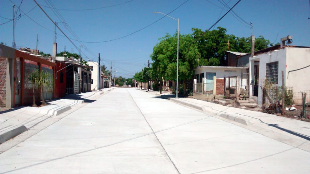 SinaloaSop's tweet photo. Calle Mina de Copala, en la Colonia Toledo Corro, de Culiacán luce imponente pavimentación. Una calle más que se suma al programa de pavimentación del Gobernador @QuirinoOC https://t.co/LzHFtOGzJp https://t.co/Fsi8zXHTIC