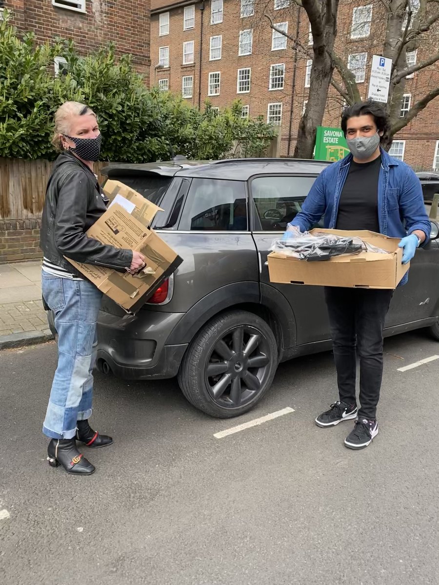 Busy day for Team #PowertoConnect! Thank you @Cascade_Comms for the donation. 10 updated laptops were delivered by our Transport Volunteers to @bellevillesch. Thank you to Tushar from @MilkHoneyPR who came down to our community space too! #LocalHeros #Wandsworth #DigitalEquality