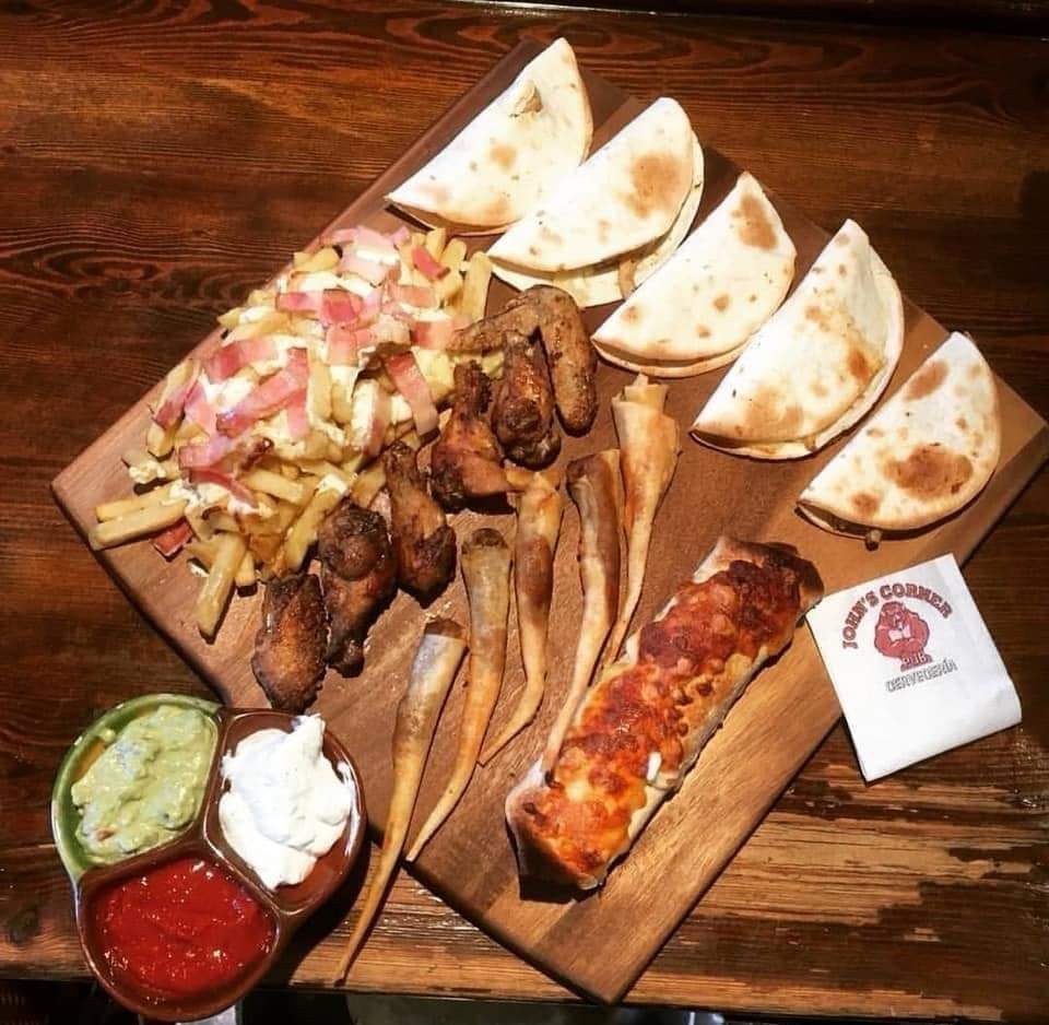 JohnsCornerJC's tweet photo. 💥 #Promociónmarzo2021: POSTRES GRATIS de martes a jueves CON TU PEDIDO A DOMICILIO 💥 ya huele a SEMANA SANTA en JONH´S CORNER 💥 recordaros que ya tenemos cuernos 🐌 GORDOS y chicos 🤣🤓

🌵🌶 #JohnsCornerADomicilio 📲🛵🎁🏡 
🌵 #JohnsCornerMontoro
🌍 #Montoro

📢 #MisAnuncios https://t.co/ncqMqHU2uE