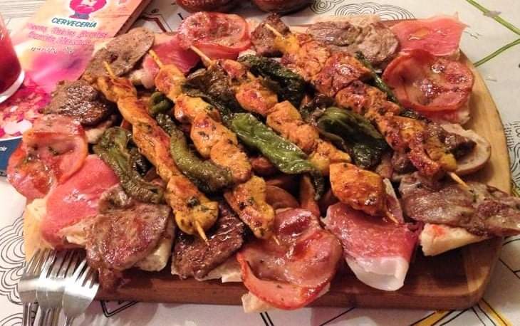 JohnsCornerJC's tweet photo. 💥 #Promociónmarzo2021: POSTRES GRATIS de martes a jueves CON TU PEDIDO A DOMICILIO 💥 ya huele a SEMANA SANTA en JONH´S CORNER 💥 recordaros que ya tenemos cuernos 🐌 GORDOS y chicos 🤣🤓

🌵🌶 #JohnsCornerADomicilio 📲🛵🎁🏡 
🌵 #JohnsCornerMontoro
🌍 #Montoro

📢 #MisAnuncios https://t.co/ncqMqHU2uE