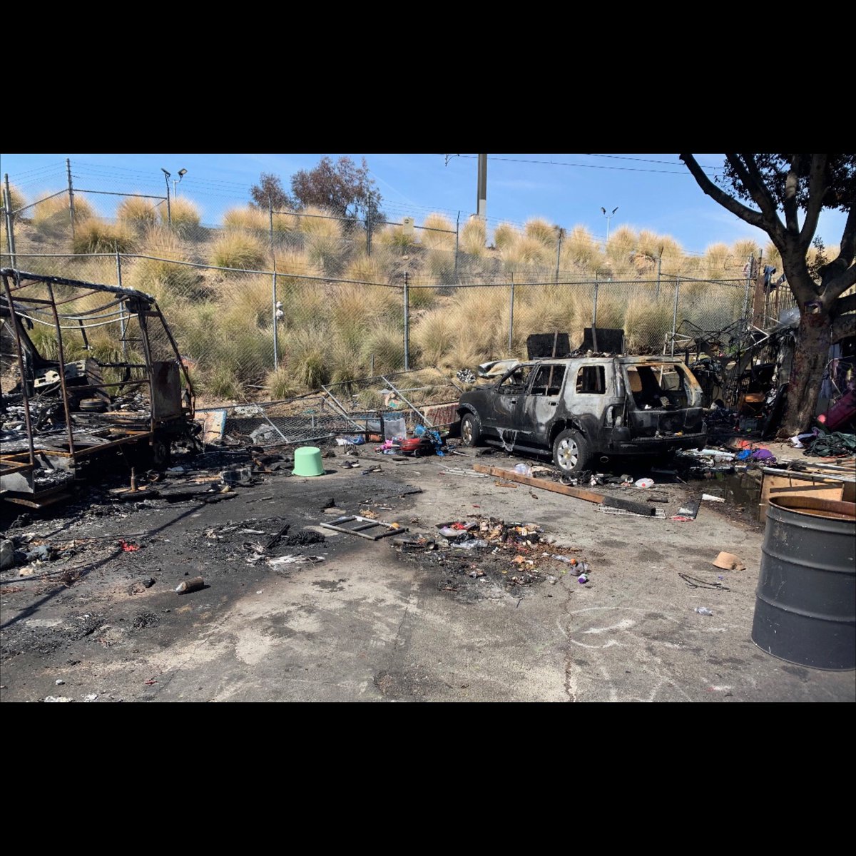LAPDHollenbeck's tweet photo. Hollenbeck Senior Lead Officer’s were out and about for a community cleanup. If you see a pileup report it on the 311 app or call 311. #LAPD #CommunityAndPoliceWorkingTogether #CommunityInvolvement #ServiceToOurCommunities #MyLA311 #CaptainRickStabile #CaptainGermanHurtado https://t.co/qMwZuoqFow