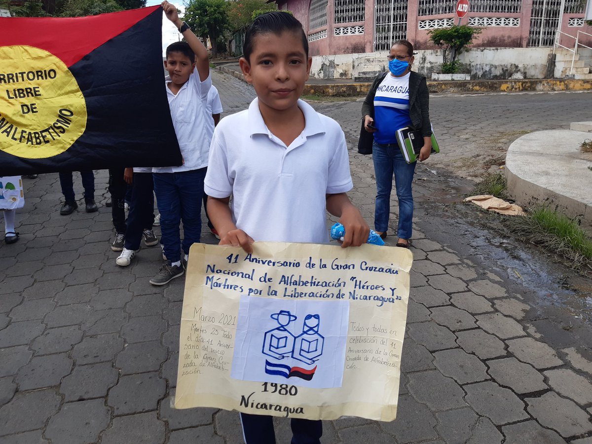 CTipitapa's tweet photo. Caminata conmemorativa del 41 Aniversario del inicio de la Cruzada Nacional de Alfabetización hoy #23Marzo  #PuñoEnAltoLibroAbierto #Nicaragua 
#ManaguaSandinista 
@MinsaTipitapa @Blandon_ly @DayanaSiles4 @MaryuriRG @rolisandinai @jcastano020975 @fr1nkro @TPU19J @ElCuervoNica https://t.co/gsehFmYokh