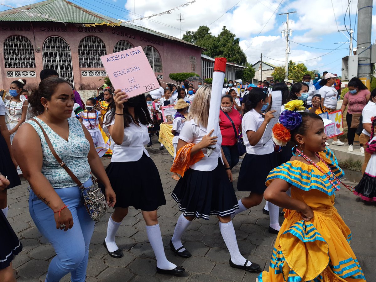 CTipitapa's tweet photo. Caminata conmemorativa del 41 Aniversario del inicio de la Cruzada Nacional de Alfabetización hoy #23Marzo  #PuñoEnAltoLibroAbierto #Nicaragua 
#ManaguaSandinista 
@MinsaTipitapa @Blandon_ly @DayanaSiles4 @MaryuriRG @rolisandinai @jcastano020975 @fr1nkro @TPU19J @ElCuervoNica https://t.co/gsehFmYokh