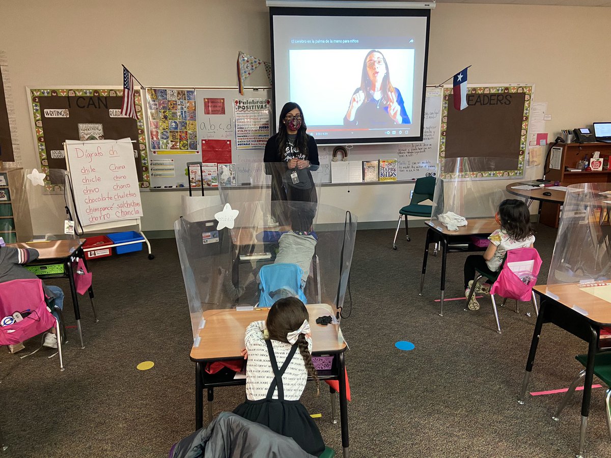 BayoDeborah's tweet photo. Our kinder gators were learning all about their incredible brains with Ms. Martinez today. We love 💚 our @CaprockES counselors! https://t.co/s8vaSQGKGY