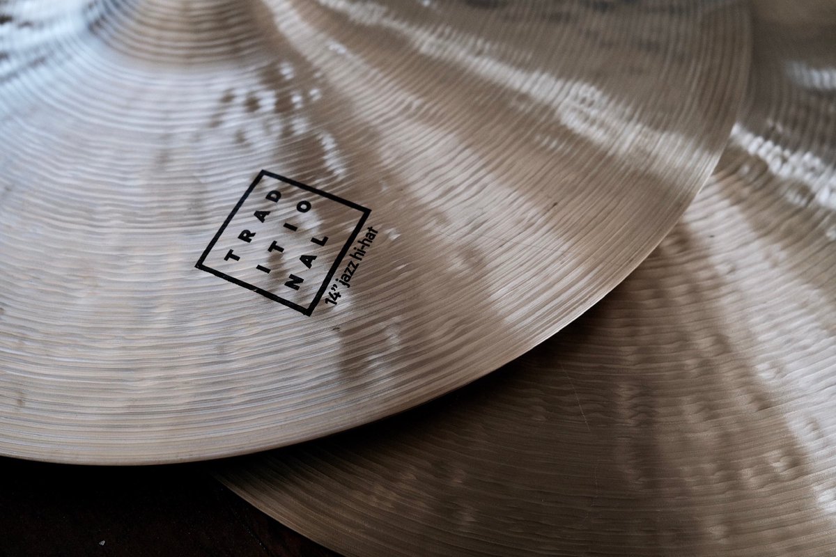 IstanbulAgop's tweet photo. 14" Traditional Jazz Hi Hats have a clear and focused chick sound and sticking, with a dark and musical wash and moderate volume. Like all of our cymbals, they’re made by hand at our factory in Istanbul.✨
#istanbulagop #cymbals https://t.co/pRx4QbqP2M