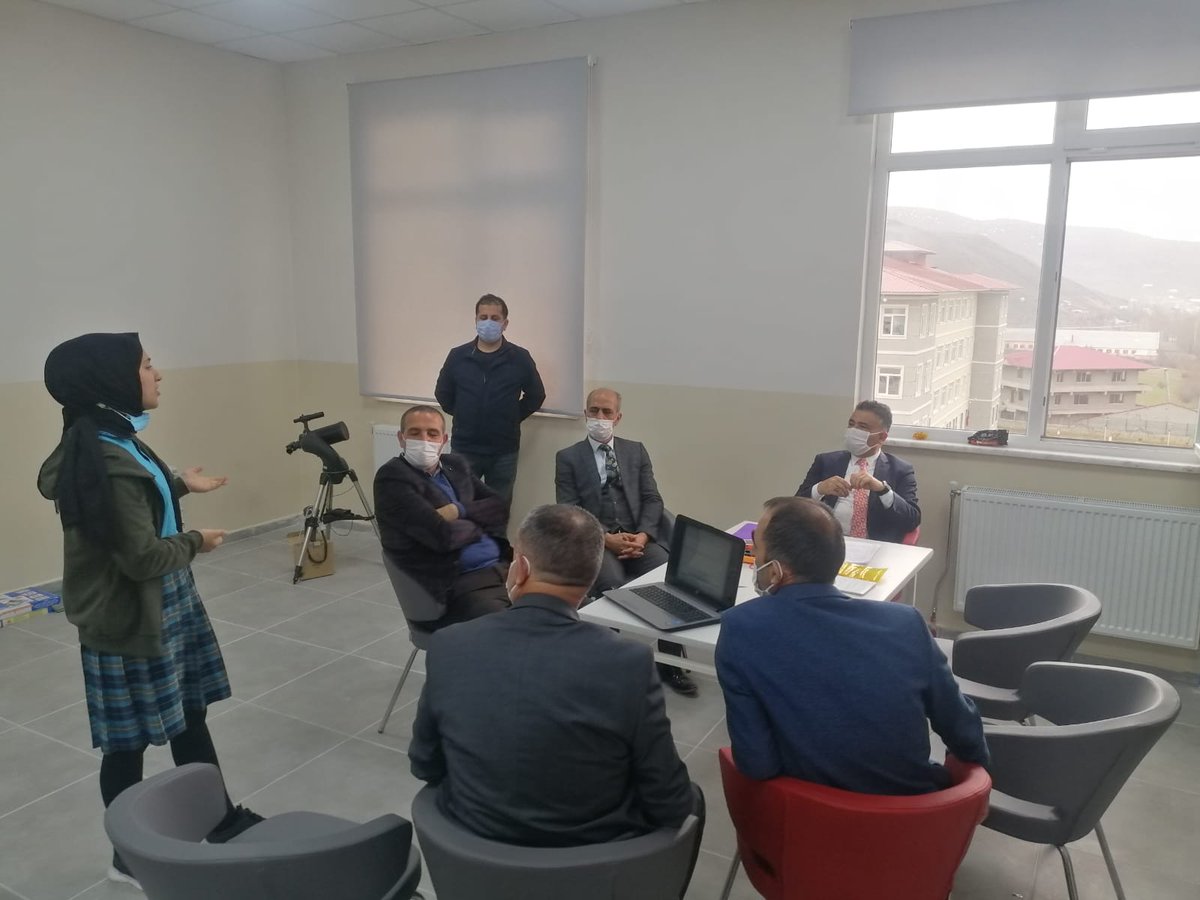 solhanfarabi's tweet photo. 2204-A Tübitak liseler arası bölge yarışmsına katılcak okulumuzu ziyaret edip desteklrini ileten il milli eğitim müdürümüz @RahmiGuney    il milli eğitim müdür yardımcımız @yusuf_tokus   ve @fahrettin161625 'a teşekkür ederiz.
@bingolmem  @IlceSolhan @IhsanYanilmaz @doner_mahfuz https://t.co/fVYcziwgKB
