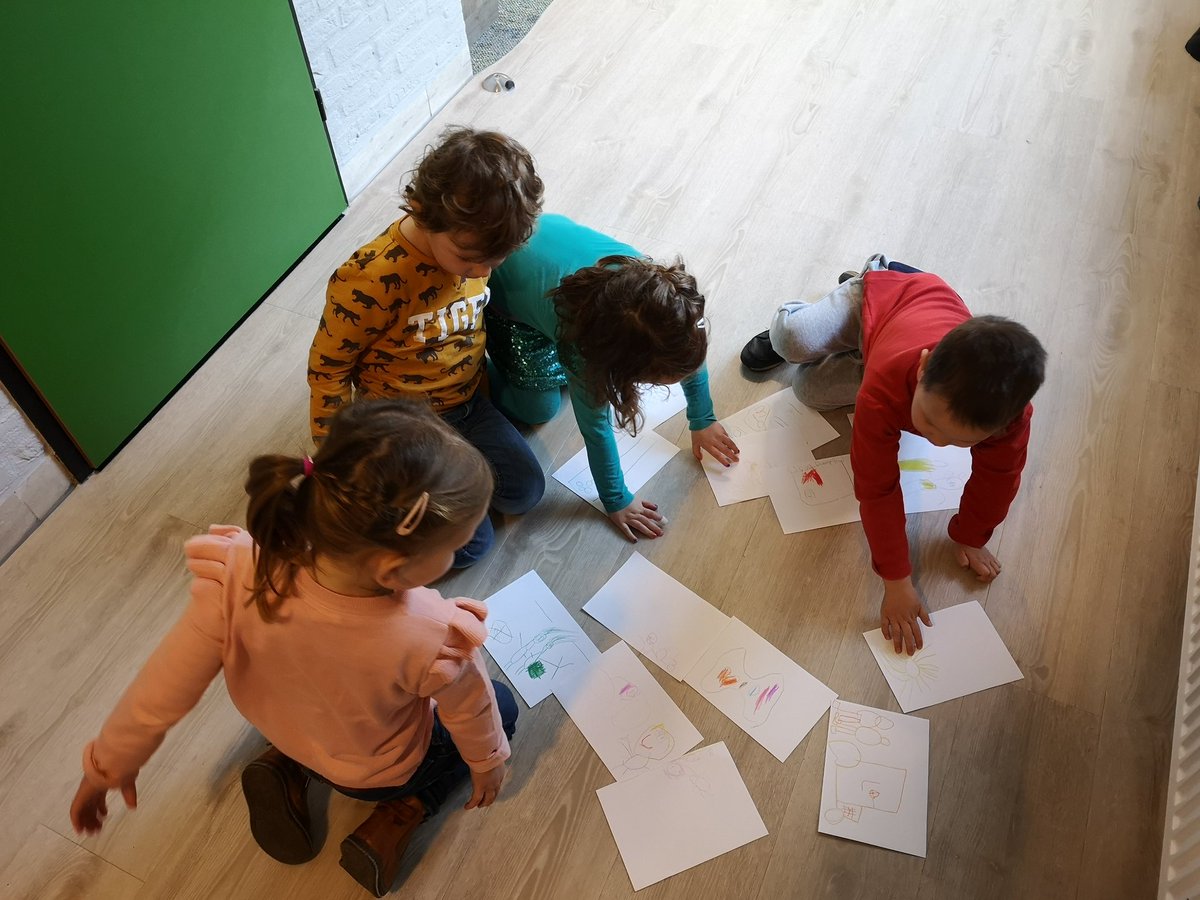 Nadenksels's tweet photo. #Talentfluiteraars worden talentuitschreeuwers. #kleuters gr 1 benoemen enthousiast hun vele talenten. 
"Ik ben een mijnpapahelper."
"Ik rolkop steeds."
"Ik kan goed knuffelen." 
"Ik kan goed zon zien."

Samen maken we er 'n kaartenset voor de klas van.
@lukdewulf @ElsPronk 💪🏻 https://t.co/WgwutAi4LX