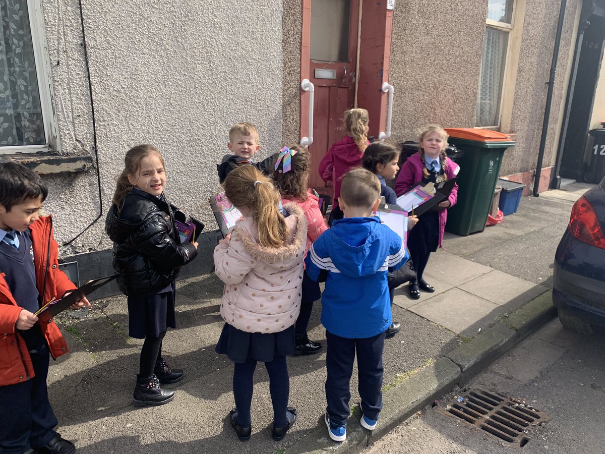 StJosPrimary's tweet image. After learning about the census, year 1 discussed what we could count &amp;amp; went on a counting walk in our neighbourhood. We counted chimneys, trees, road signs, vans, shop, colourful front doors and more. @Census21 #LetsCount