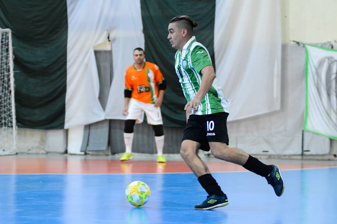 gabylan9's tweet photo. Despues de 1 año sin competir oficialmente..por fin pude volver a jugar al deporte más lindo⚽️😄 y con triunfo 8 a 3 vs Newell's..muy contento por el debut y por volver a jugar en la élite del futsal💚👏 foton de @alejfigueiredo y @cararias_ #Pinocho #Futsal #Argentina https://t.co/HPcsEycJrG