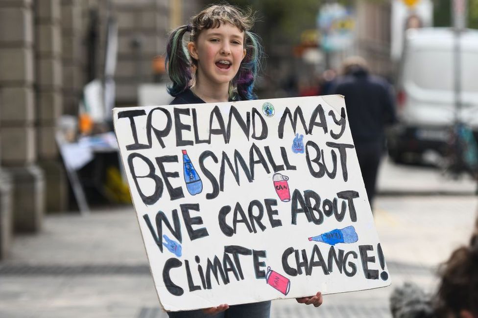CAugustenborg's tweet photo. Many people deserve to take a bow for today's #ClimateBill championed by @EamonRyan, strengthened by civil society &amp; politicians from all parties. It lays the foundation to finally bend the emissions curve IF accompanied by strong policies and implementation. Today, I have hope. https://t.co/qHWz5vDDhQ