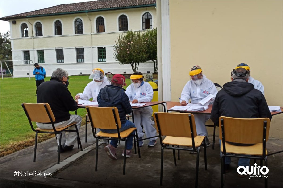 saludquito's tweet photo. Nuestras brigadas colaboran con el @PatronatoSJ y @Salud_Ec en la jornada de vacunación a los adultos mayores del programa #60YPiQuitoIntegral. Las UMS Norte, Centro y Sur han apoyado con la logística y el equipamiento para que el proceso fluya con normalidad.
#NoTeRelajes https://t.co/j5B4EW1p6x