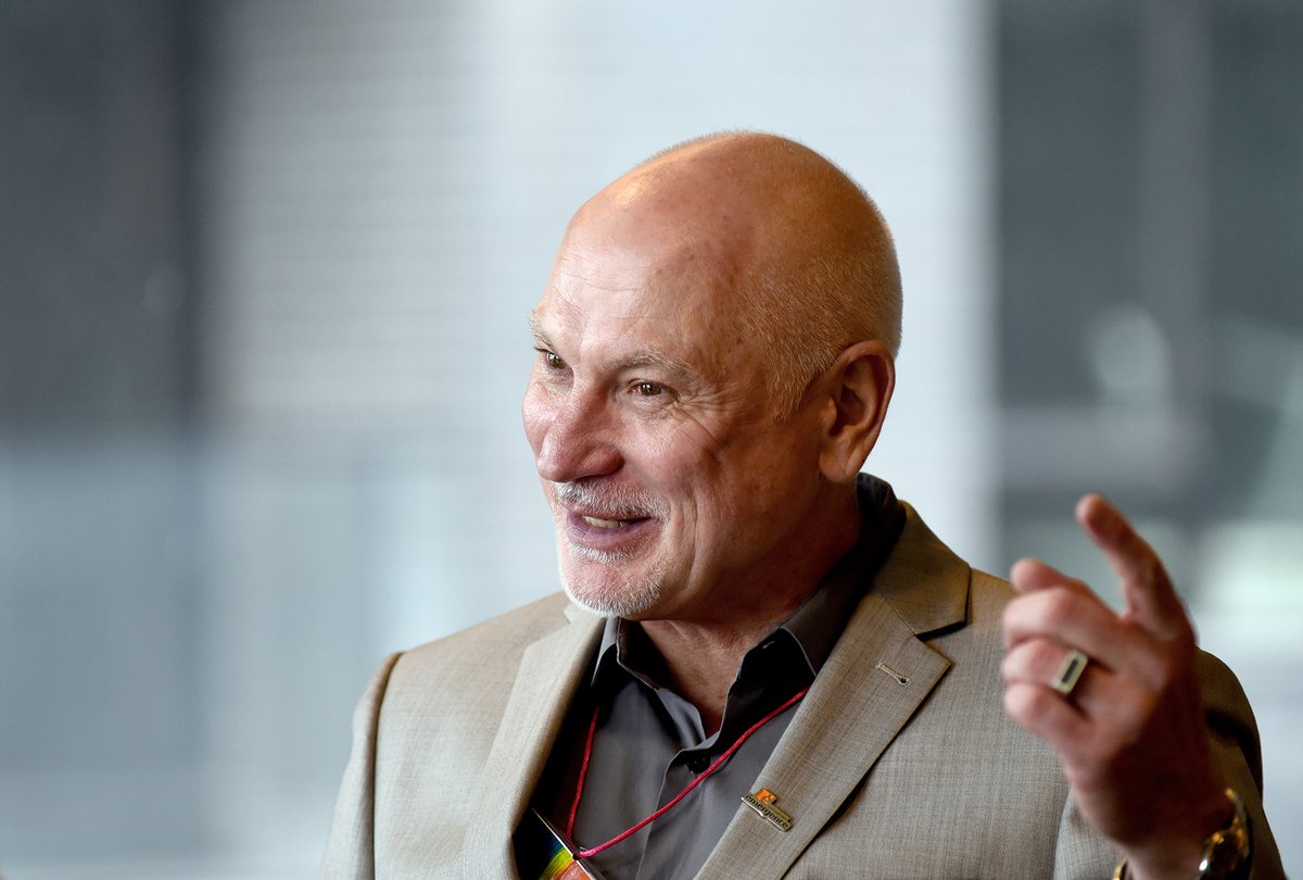 fondemergence's tweet photo. Nous tenons à remercier tout particulièrement Pierre-François Poulin, gouverneur, bénévole et membre du comité organisateur de notre encan-bénéfice d’œuvres d’art pour sa disponibilité, son enthousiasme et son travail acharné pour faire de cet événement un véritable succès. Merci https://t.co/W6t7GO7AWG