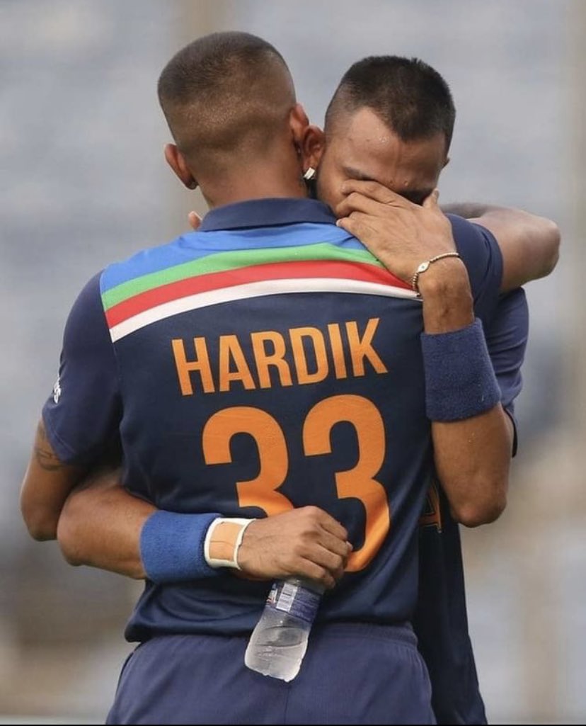 krunalpandya24's tweet photo. Papa, with every ball you were always on my mind and in my heart. Tears rolled down my face as I felt your presence with me. Thank you for being my strength, for being the biggest support I���ve had. I hope I made you proud. This is for you Papa, everything we do is for you Papa ❤️ https://t.co/djQWaytETG
