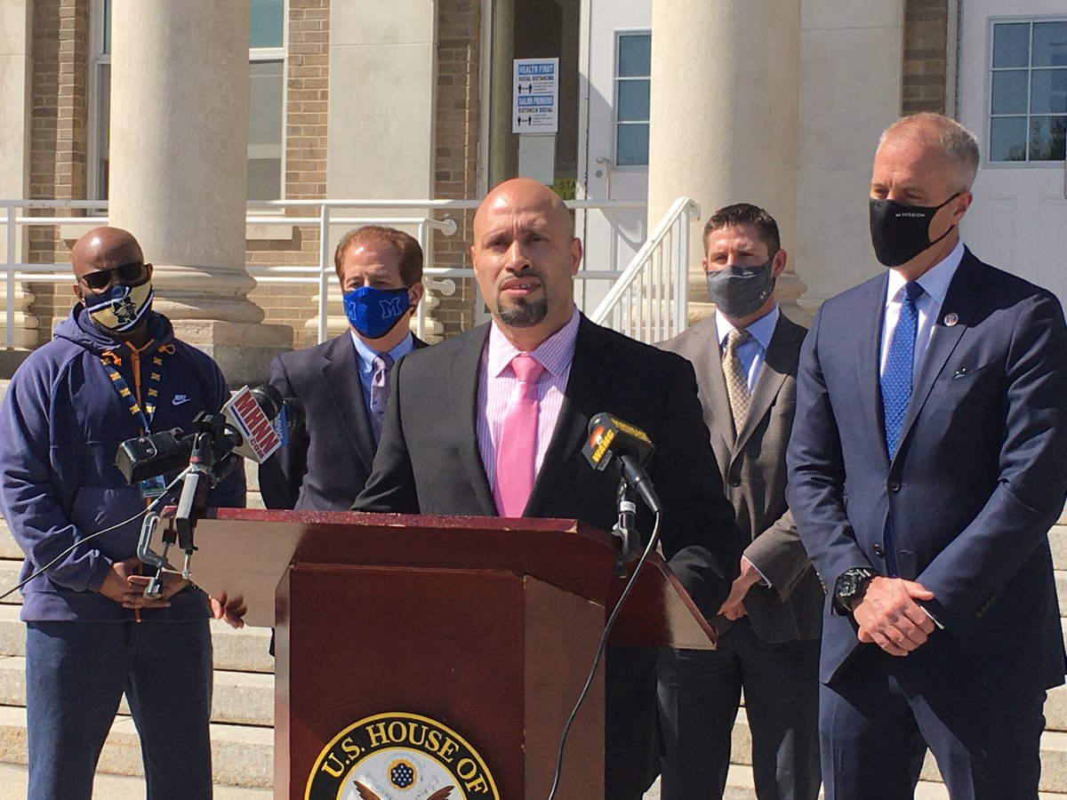Just leaving <a href="/newburghschools/">Newburgh Schools</a> NFA where @RepSeanMaloney announced #AmericanRescuePlan funding for schools in #NY18, standing with
@NewburghSup Roberto Padilla (pictured right) &amp; Middletown &amp; Port Jervis superintendents. <a href="/WAMCNews/">WAMC News</a>