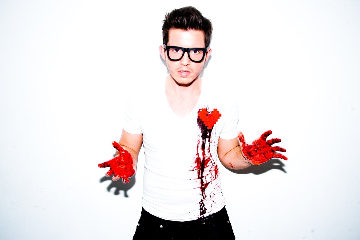 simoncurtis's tweet photo. 11 years ago today, I released my first album, 8Bit Heart. 

This album changed my life, and I’m so excited to announce that the original album will be launching on streaming and retail platforms, alongside merch and vinyl. https://t.co/N4RjzjpnHQ