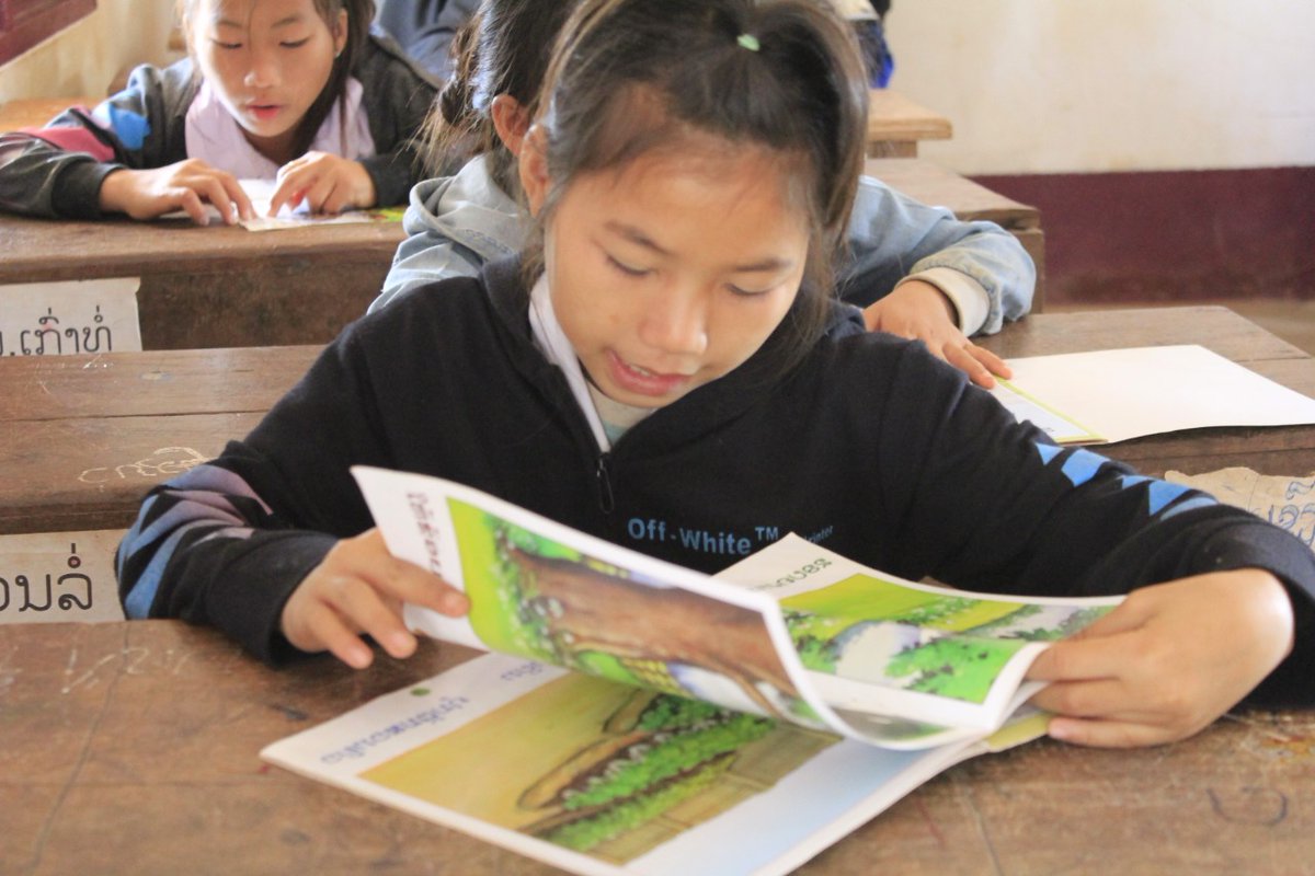 acteduc's tweet photo. #TuesdayClass : Les jardins scolaires 🌱
Au #Laos 🇱🇦, @aideetaction utilise le concept de l’apprentissage par le jeu afin de transmettre aux enfants des compétences importantes et nécessaires en dehors de la salle de classe. #LearningTroughPlay
©️Vithanya https://t.co/xAO5Rp9xok