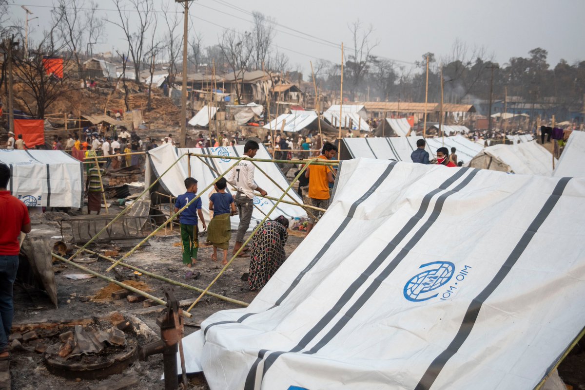 IOMBangladesh's tweet photo. Over 45,000 #Rohingya men, women &amp; children were affected by yesterday's fire in Cox’s Bazar.

IOM and its partners are on the ground assisting those in need.

Little by little, we are rebuilding lives and livelihoods.

📖 https://t.co/08hJ5RZj0o https://t.co/kspbGx86Ib