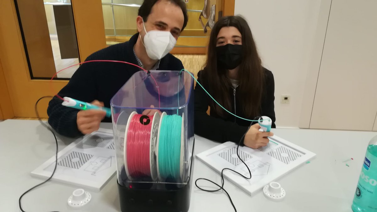 FundacioFidem's tweet photo. 🌍 Els guanyadors del #PremisFIDEM20 'Infants i Joves' ja han gaudit de la seva visita al @CosmoCaixa!
👩🔬 'Coronavirus Hacks', el grup guanyador, va visitar les instal·lacions, per seguir coneixent les professions #STEM https://t.co/4NNnsi35Lx