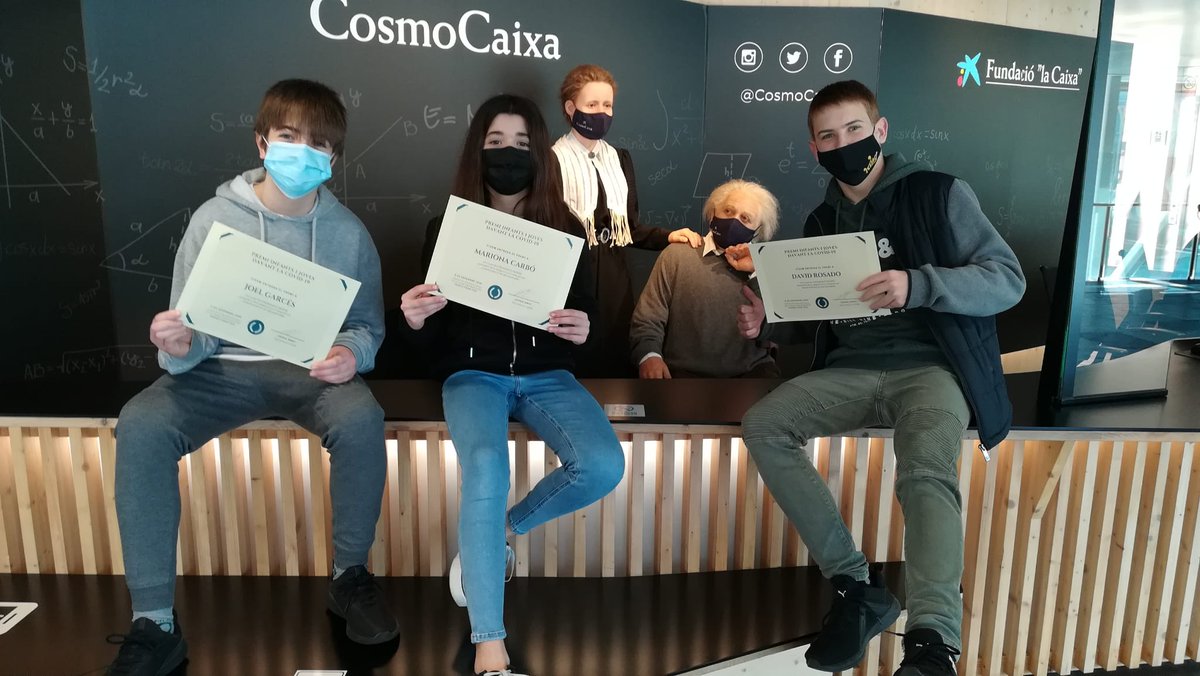 FundacioFidem's tweet photo. 🌍 Els guanyadors del #PremisFIDEM20 'Infants i Joves' ja han gaudit de la seva visita al @CosmoCaixa!
👩🔬 'Coronavirus Hacks', el grup guanyador, va visitar les instal·lacions, per seguir coneixent les professions #STEM https://t.co/4NNnsi35Lx