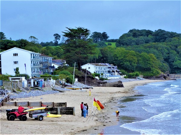 SAVE SAUNDERSFOOT'S ICONIC LONELY TREE
Application's been made to PCNPA to have this felled. So many reason's why we need to save this marvel of nature.  Objections need to be in by end of this month! See full backstory on Love Saundersfoot Bay's FB page planning.pembrokeshirecoast.wales/agile_pcnpa/ap…