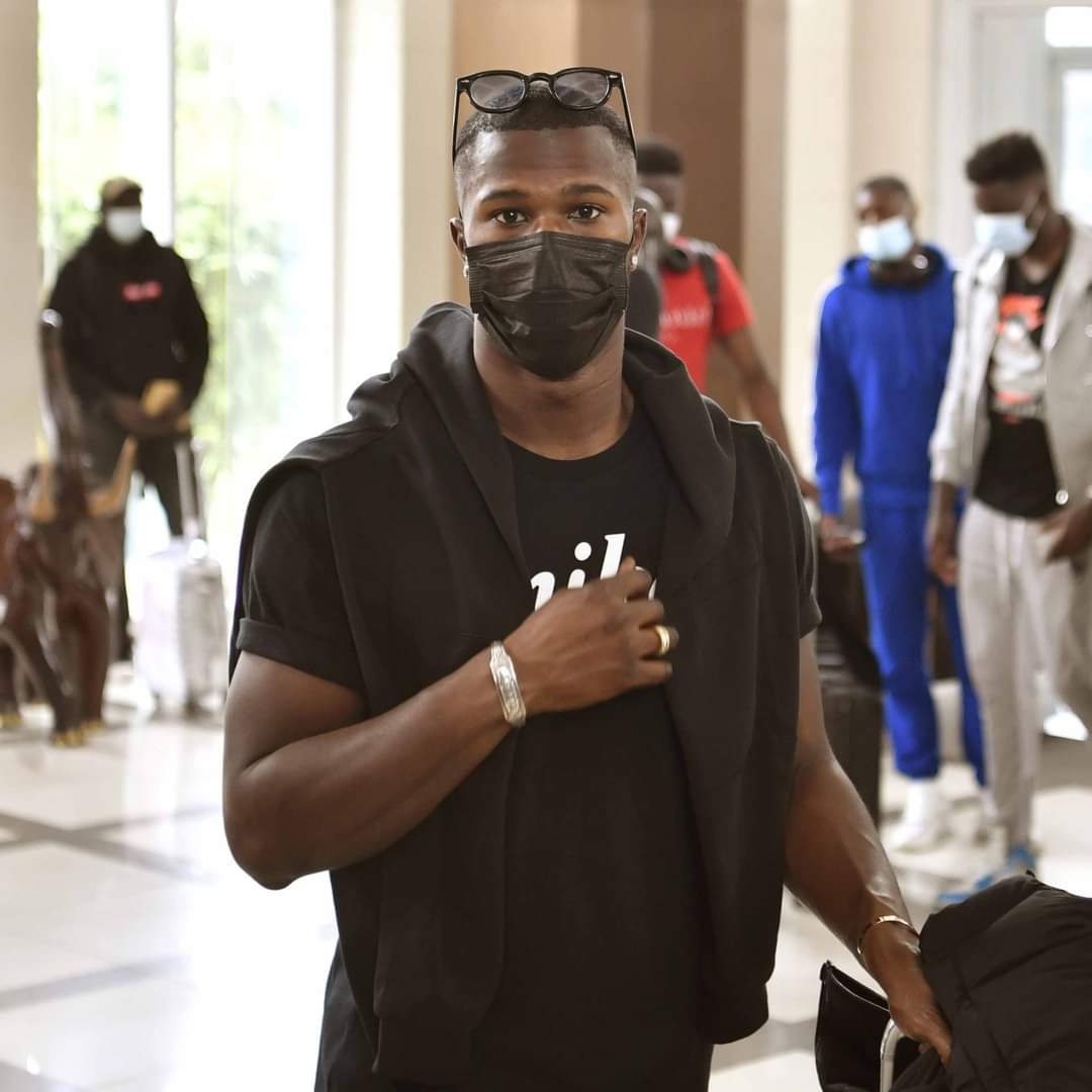 Galsenfootsn's tweet photo. Congo vs Sénégal : Arrivée des Lions à Brazzaville

#TotalAfcon2021 https://t.co/9wgVRmHgAO