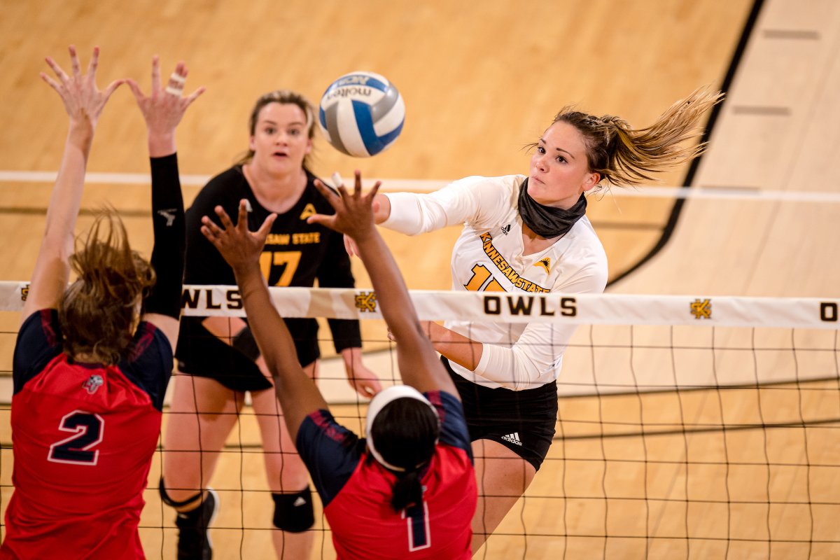 KSUOwlsVB's tweet photo. Emma Schurfranz is one of 6️⃣ players in the ASUN currently hitting over .300 and the ONLY player in that category with over 1️⃣5️⃣0️⃣ kills.

Her .348 hitting percentage is just shy of the KSU single-season record.

#TuesdayTrivia | #OneKS https://t.co/LTVrMGpMxb