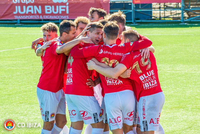 Siguetuliga's tweet photo. ¡Varios equipos de Tercera han certificado su presencia en la segunda fase por el ascenso a 2ªRFEF! 

📸 @sietevillas1930 @UDLlanera @TerrassaFC (@juanmamedina_) @cdibizaip https://t.co/qViWR8Kp2t