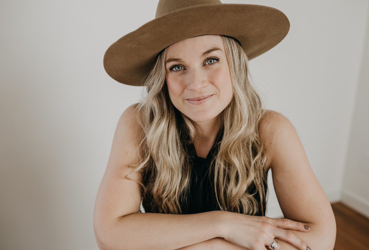 MorganeMichael's tweet photo. Hey educators! I wanted to reintroduce myself. My nameโs Morgane Michael, Iโm the host of the popular Ed podcast #kindsight101 and now Iโm an author with @SolutionTree_CA @SolutionTree. My book about overcoming burnout comes out Nov 2021 and reviews so far are๐#edutwitter #ed https://t.co/OdAArfra34