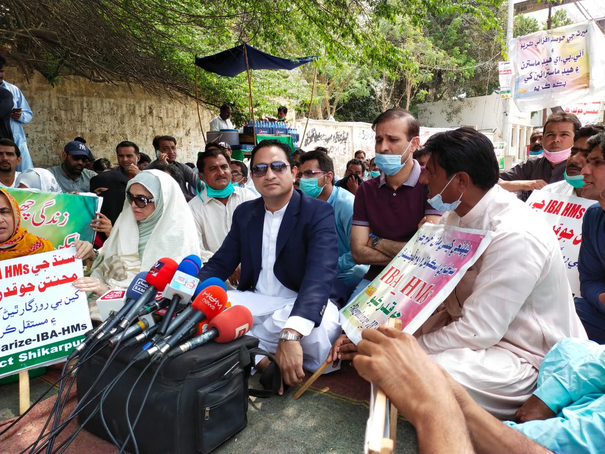 KSZupdates's tweet photo. PTI Karachi stands with the teachers of Sindh. This is education emergency by so called CM, we demand CM to listen to these teachers &amp; solve their issues.
@KhurumSherZaman https://t.co/PNDFxsD058