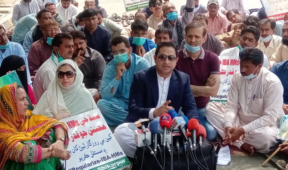 KSZupdates's tweet photo. PTI Karachi stands with the teachers of Sindh. This is education emergency by so called CM, we demand CM to listen to these teachers &amp; solve their issues.
@KhurumSherZaman https://t.co/PNDFxsD058