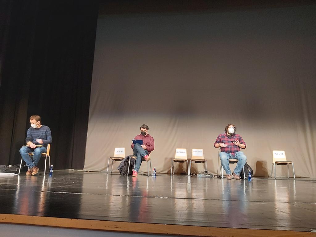 RMurigoitia's tweet photo. Debate entre partidos políticos y agentes sociales de la mano de Barrios conectados - Leioa #STOPobras

Propuestas de solución para las obras en accesos y la cubrición de La Avanzada. https://t.co/MjrbwF7PC4