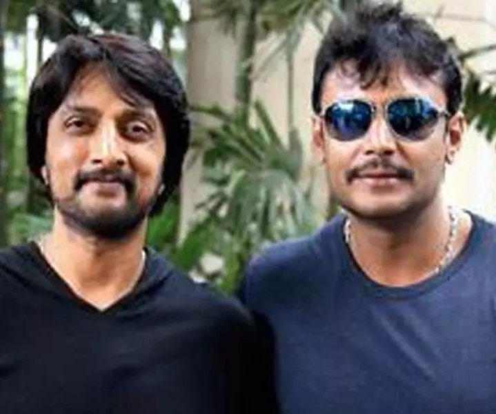 Exclusive_KA01's tweet photo. Twitter Trend to about reunion of @KicchaSudeep &amp; @dasadarshan
#DbossKicchaComeTogether
HashTag has crossed 15k+ Tweets 🔥🔥💯
#KicchaDacchu #KichchaSudeep
#Dboss https://t.co/iPRV1DeA4m