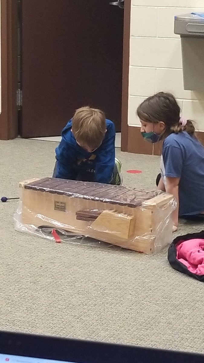 MrsMiller_Music's tweet photo. 4th grade: to end our xylophone unit, we are composing our own melodies and sharing them with the class. Changing our perspectives from "I'm not a songwriter" to "I CAN write music!" https://t.co/nhb1eJxOFg