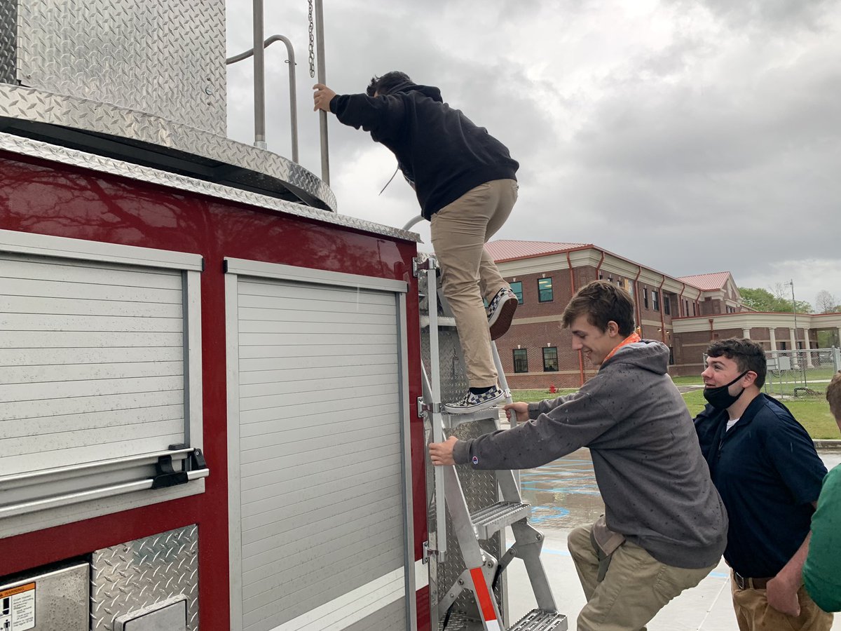WalkerHighScho1's tweet photo. Thank you to Luke Blocker with Ferarra Fire for bringing a fire truck to Walker High. The spoke to our paint and body shop about manufacturing and painting fire trucks. The students really enjoyed it and thanks again Ferarra Fire! https://t.co/Cv7Jgrxr8p