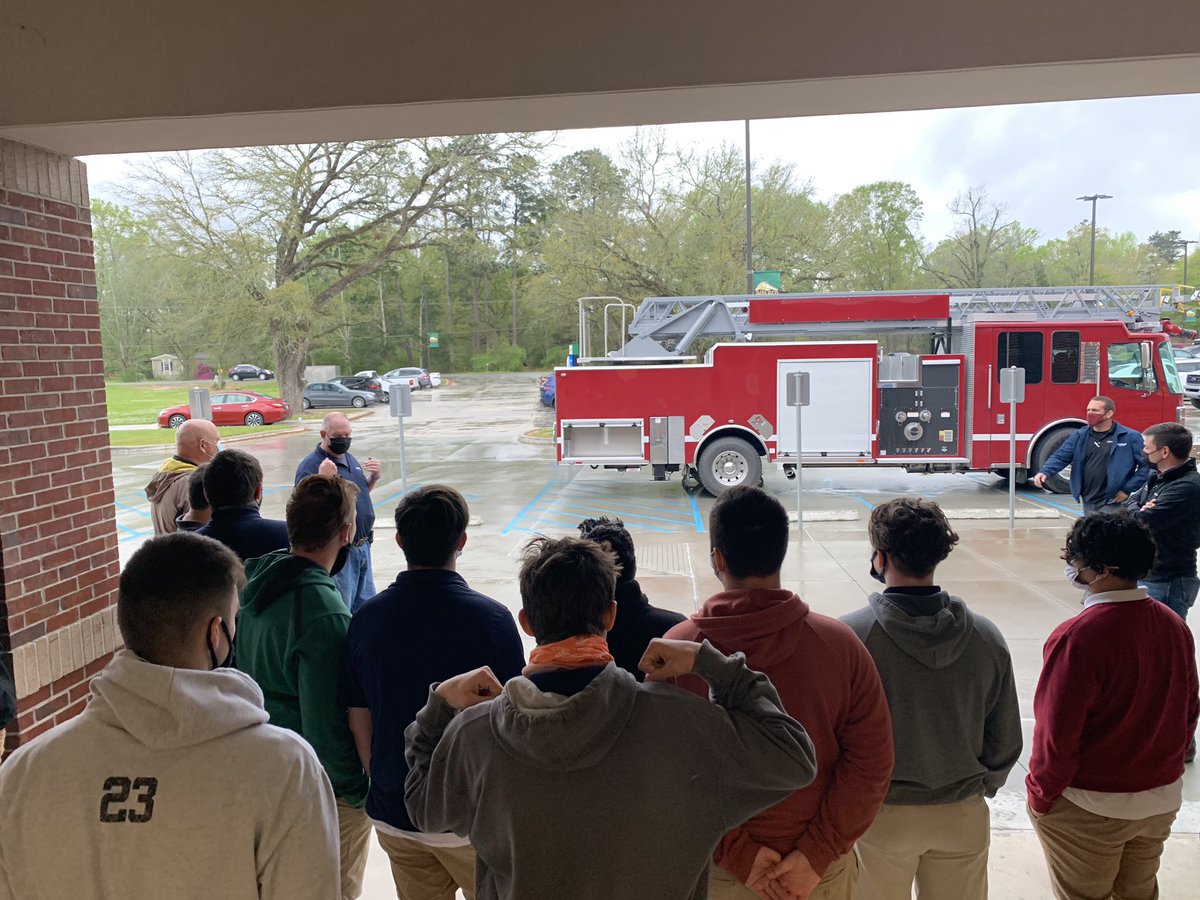 WalkerHighScho1's tweet photo. Thank you to Luke Blocker with Ferarra Fire for bringing a fire truck to Walker High. The spoke to our paint and body shop about manufacturing and painting fire trucks. The students really enjoyed it and thanks again Ferarra Fire! https://t.co/Cv7Jgrxr8p