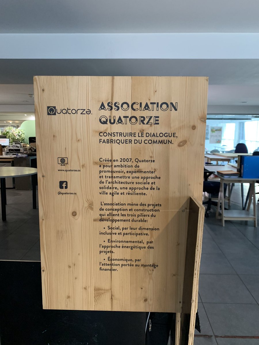 FVauglin's tweet photo. Parce que le droit à la ville et au logement est fondamental, #Lab14 développe et transmet des architectures sociales et solidaires avec des formations de réfugiés, de jeunes ou de personnes éloignées de l’emploi à l’écoconstruction bois. Lauréat de l’Arc de l’Innovation #Paris11 https://t.co/4IBNMAXahq