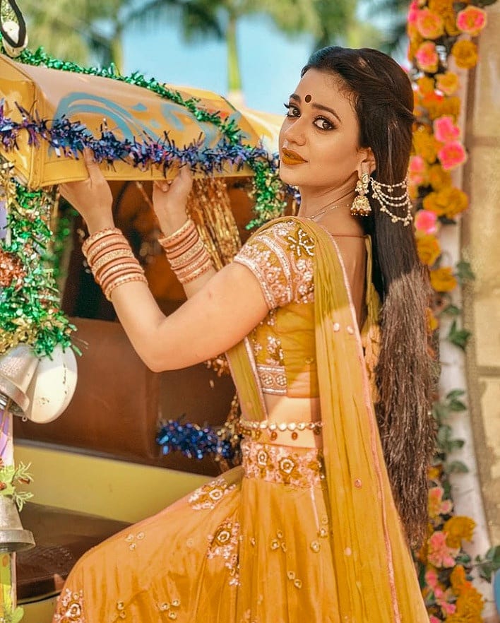 fanclubofshruti's tweet photo. #chamchamrani #chamcham
#kahani #YuHani
#NamakIsskKa #colorstv #HoliSpecial
#shrutisharma https://t.co/4MXWc6mCRA