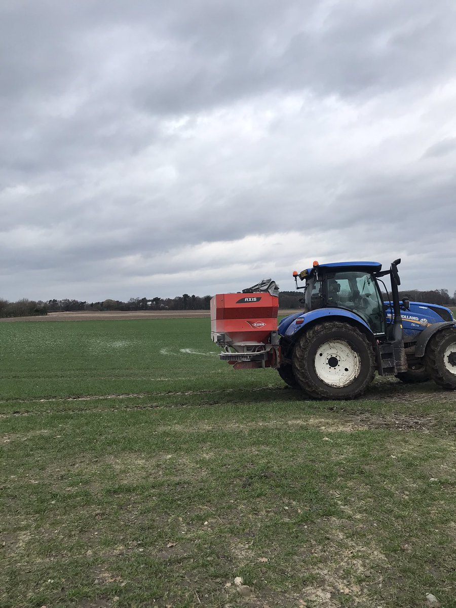 temple_phil's tweet photo. N &amp; S going on Graham ww, good spread pattern👍@cffertilisers @FrontierAg @MalpasTractors @KUHN_UK @SyngentaCropsUK https://t.co/PMiPojacIa