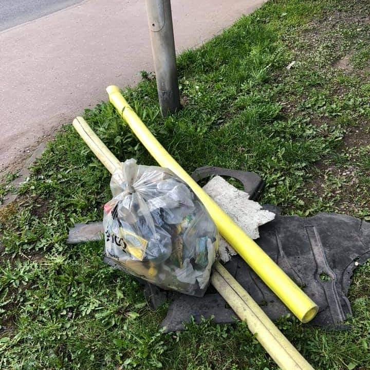 Litterwatch1's tweet photo. #tuesdayeveningvibes Richard has been out this evening on #WalsallRoad and #beaconViewRoad collected more #Litter and a few other bits and bobs
#Keepsandwellclean 
#AdoptAStreet 
@SercoESUK 
@sandwellcouncil 
#dailywalk 
#KeepOurStreetsClean 
#thankyousomuch😊 https://t.co/hgHYBQCcei