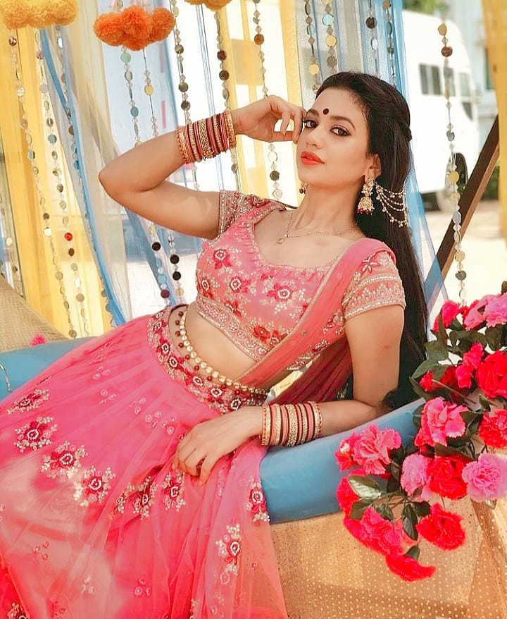 fanclubofshruti's tweet photo. #chamchamrani #chamcham #kahani #NamakIsskKa #colorstv #HoliSpecial #shrutisharma https://t.co/9PYfH9t3uP