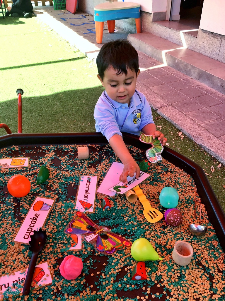 StGeorgeMadrid's tweet photo. Even for our smallest #StGeorge students, classes are challenging, vibrant and exciting, created and scheduled for each child to advance at their level.
⠀
#EYFS #Prenursery #nursery #plurilingüismo #internationalschools #educacioninternacional https://t.co/xuO9nCtiPr