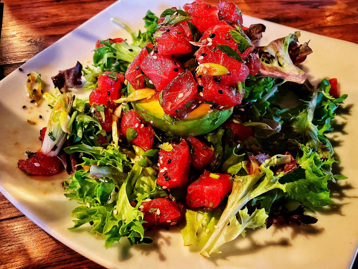 Sarah_sah_sass's tweet photo. Another delicious meal #stuffedavacado #tunatartare #caesarsalad https://t.co/sPmj7aIrcI