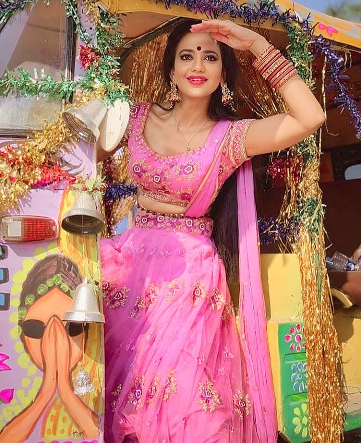 fanclubofshruti's tweet photo. #chamchamrani #chamcham
#kahani #YuHani #NamakIsskKa
#HoliSpecial #colorstv #shrutisharma https://t.co/C6HGt3chB1