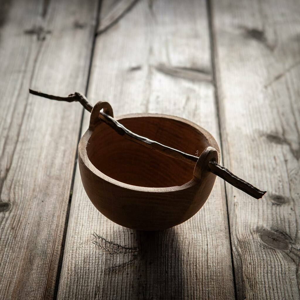 First roughed-out attempt to put down on wood an idea in my head. I get learning to sketch would be more efficient. The idea in my untidy mind is to make a few of these bowls, I think with oversized hoops, then link them together with the perfect twig. N… instagr.am/p/CMxRxm-jWv5/