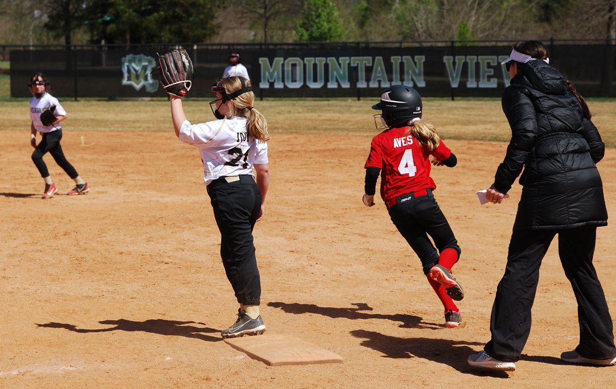 BallparkDJ's tweet photo. BallparkDJ is proud to feature 8u North Gwinnett Bulldogs Pee Wee Softball from Suwanee, Georgia and led by Head Coach @JeffFrancoeur and Assistant Coaches Tracy Pominville and Christy Dupriest.  The Dawgs play in the North Gwinnett Baseball &amp; Softball Association.  Go Dawgs! https://t.co/xydhkUCMyJ