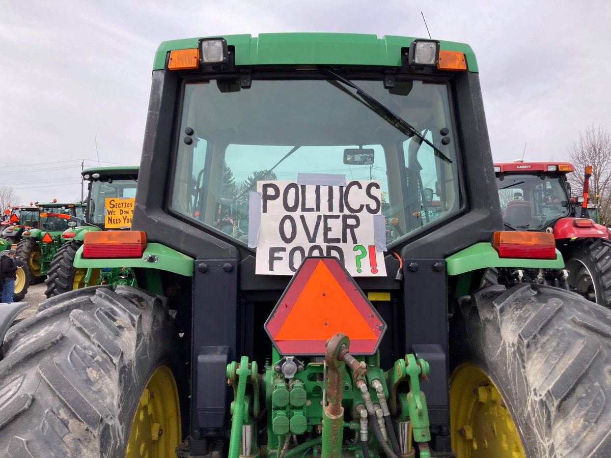 rfnorfolk's tweet photo. Photos from today's #FarmersProtest in #Simcoe. Thank you to The Farmers of Ontario's Garden &amp; #OPP for organizing this event with safety in mind.

#onpoli #onhealth #NorfolkCounty #haldimandnorfolk #ontag #foodsecurity https://t.co/iQbwElDUle