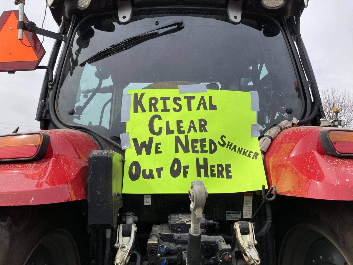 Photos from today's #FarmersProtest in #Simcoe. Thank you to The Farmers of Ontario's Garden &amp; #OPP for organizing this event with safety in mind.

#onpoli #onhealth #NorfolkCounty #haldimandnorfolk #ontag #foodsecurity