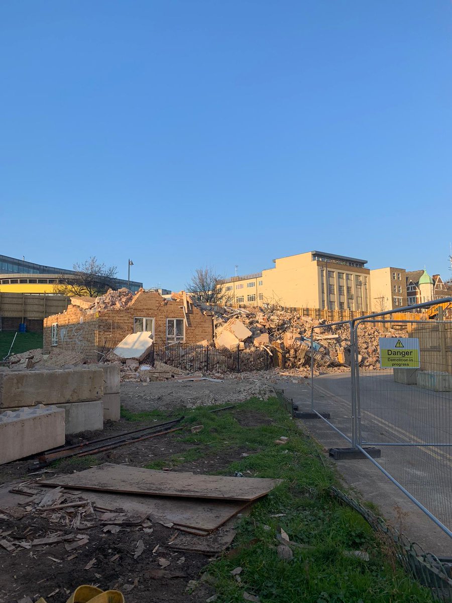 .@hackneycouncil's demolition of Marian Court estate continues at pace while a family's still there. The machinery is getting closer to their building. @mayorofhackney, you need to make sure the family has a safe place to live. @RobertAChapman @AnnaSLynch @guynicholson_